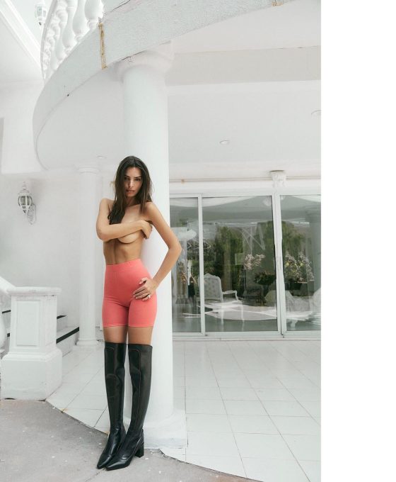Emily Ratajkowski topless treat in photoshoot