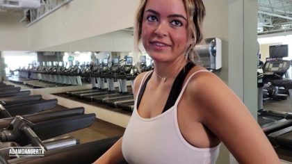 Real amateur girl from the gym flashing her big tits (video)