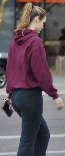 nice ass in yoga pants