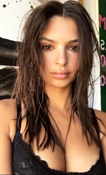 Emily-Ratajkowski sensual