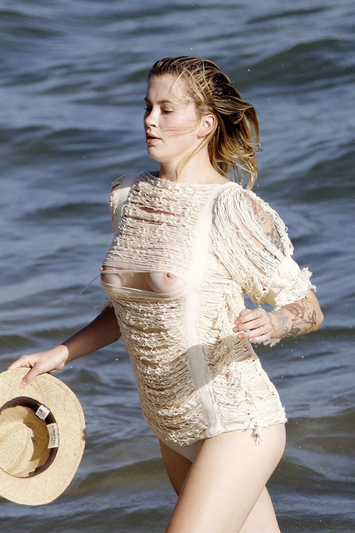 Ireland Baldwin nipples naked