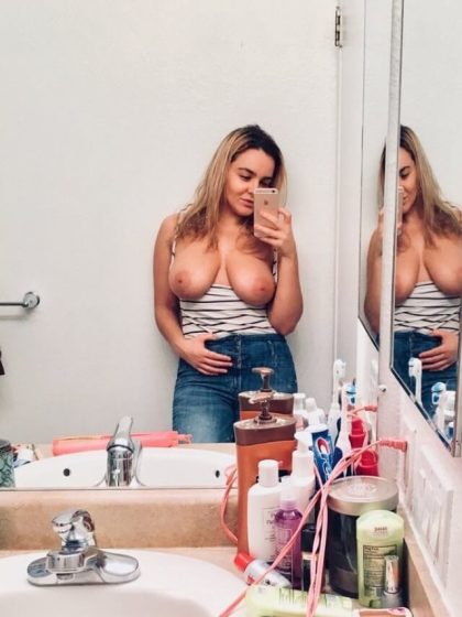 Tits in the mirror: Natasha Nice in a cheeky selfie!