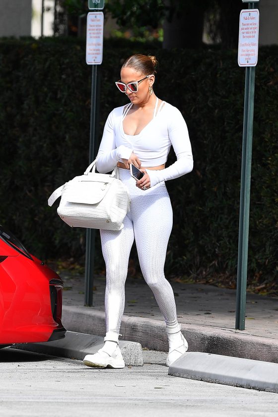Jennifer Lopez ass sexy leggings pic 3