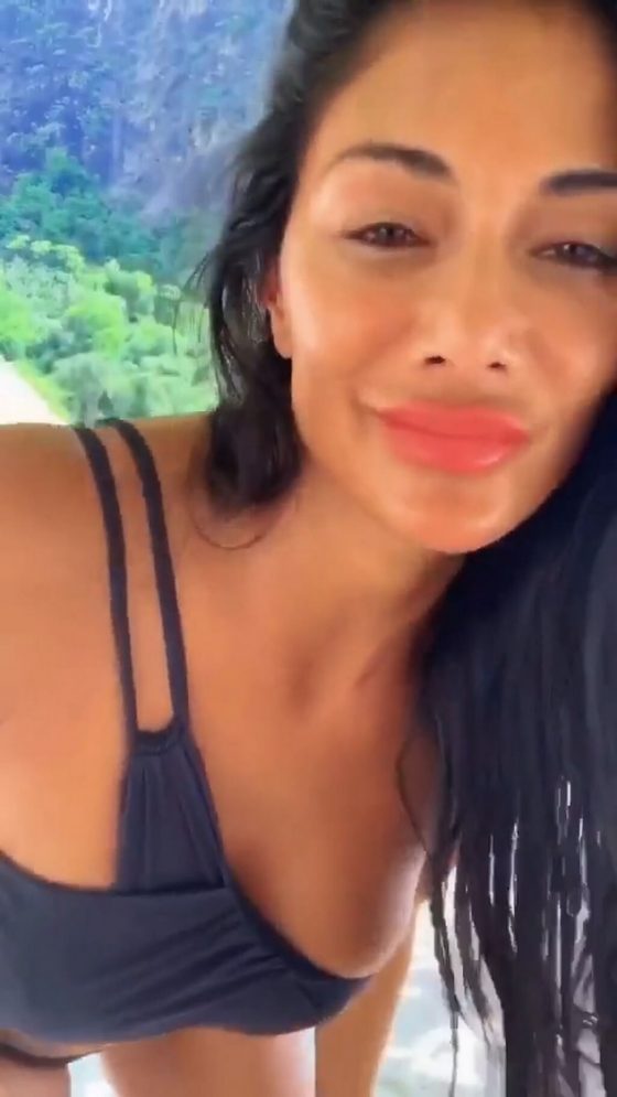 hot American singer sexy big lips