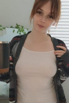 amateur woman sexy braless top pokies