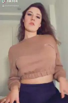 TikTok sexy babe braless