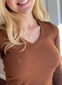 sweater Braless girl pokies-1