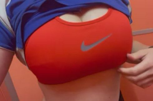 Splendid naturals flashed under sports bra (gif)