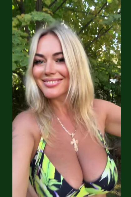 Marya’s big cleavage on TikTok (gif)