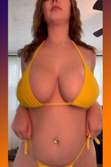 Juggalicious bikini reveal (gif)