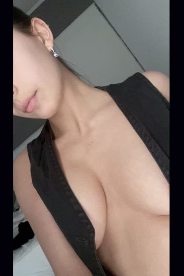 Should I wear this top without bra? (gif)