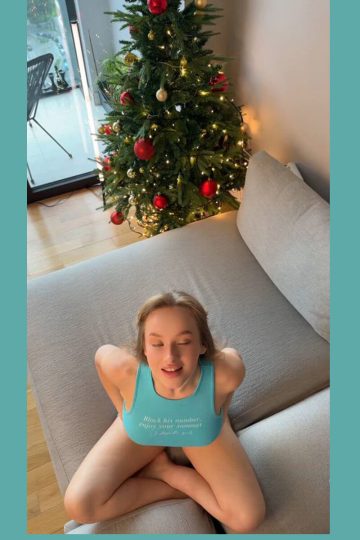 Christmas tree NSFW surprise! (gif)