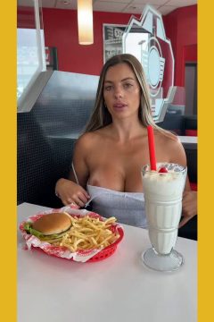 hoy young woman flashing tits in a fast food