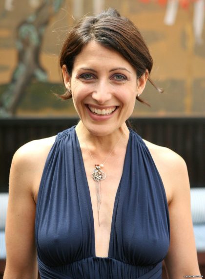 Lisa Edelstein – Braless Pokies Appearance