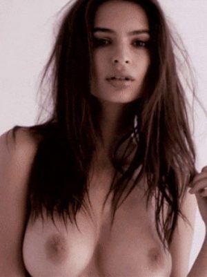 Emily Ratajkowski nude tits