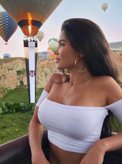 Busty Sveta Bilyalova braless top in a balloon ride! (photo)